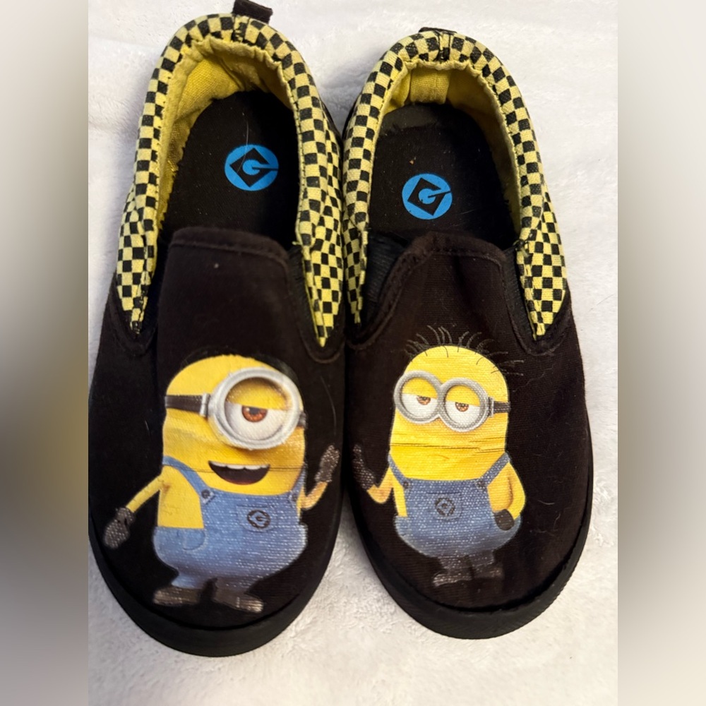 2010 Original Despicable Me Minions slip on sneakers.  SZ. 11